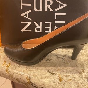 Naturalizer black pumps brand new